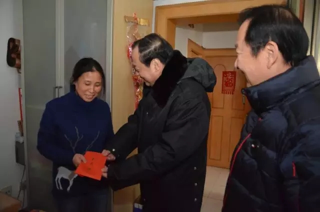 图为 慰问现场